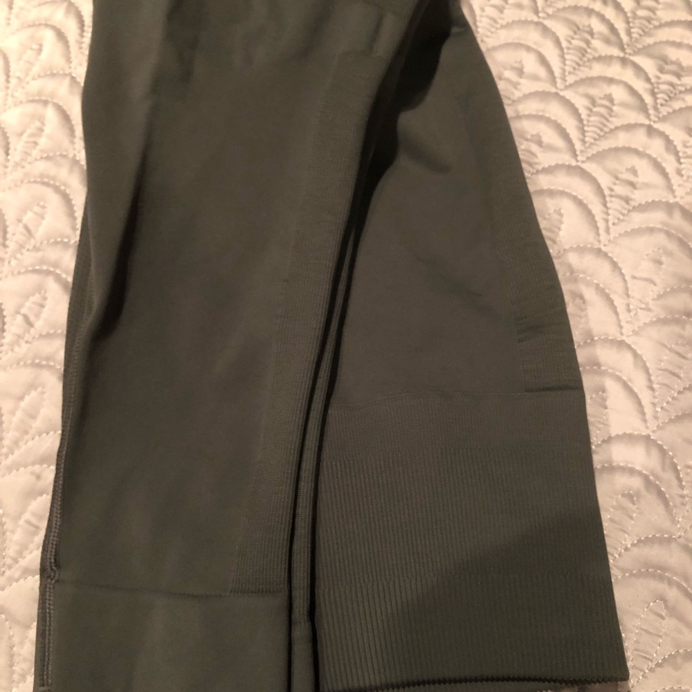 Lululemon Zone In Crops - Picture 3 of 4